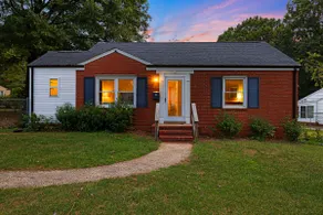Beautiful house, minutes from uptown and airport. - Image 5