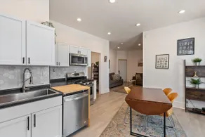 Cream City Loft | 4BR | Smart TV’s | Full Kitchen - Image 3