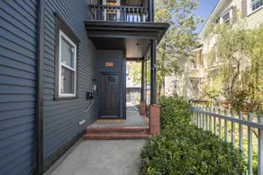 Lookout on Liberty | Renovated | 7 beds + parking - Image 3