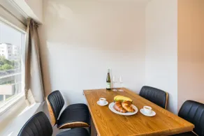 Cityside Comfort 2 Bedroom Apartment - Image 5