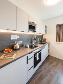Cityside Comfort 2 Bedroom Apartment - Image 3