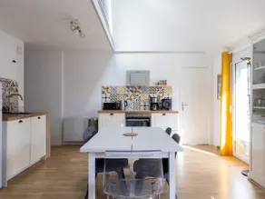 Bright duplex with balcony - Image 2