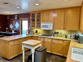Cheerful Single Story 3-bedroom home w pool table - Image 5