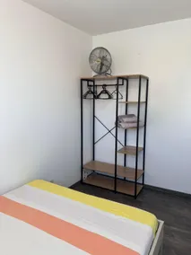 2-room apartment with air conditioning, terrace and parking in Sète - Image 4