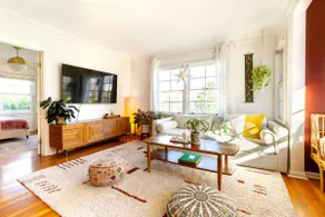 Resort-style 3BD, heated pool, walk to shops/cafés - Image 3