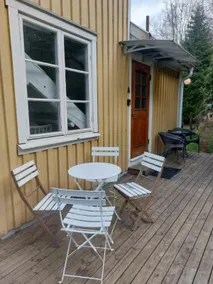 Charming apartment with a large front yard - Image 3