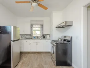 Solvang Bungalow A - Image 4