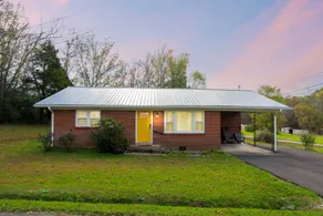 Sleeps 6 Convenient Mid Century in Parsons, TN - Image 2