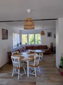 3 large bedroom apartment with parking - Image 5