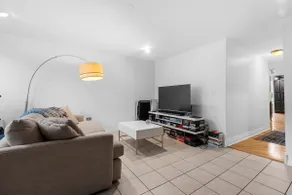 Entire 2BR Apt w/ Parking & 3 Beds - Image 3