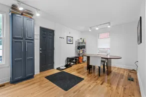 Entire 2BR Apt w/ Parking & 3 Beds - Image 5