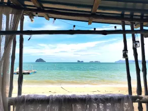 Aura Bluewave Beach House with Private Jacuzzi - Image 2