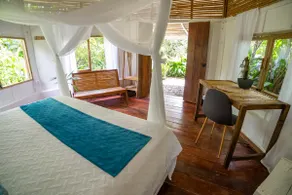 Eco paradise by the river, garden oasis (Colibrí) - Image 3
