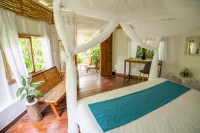 Eco paradise by the river, garden oasis (Colibrí) - Image 5