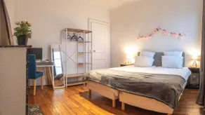 Cozy Comfy 3 Beds 70 m² Central WiFi + Netflix Prime Video - Image 5
