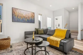 New 1500 ft² Home AC & Garage | 7 mins DT |Sleep 8 - Image 5