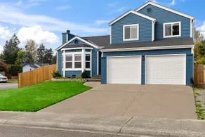 Cheerful 3 bedroom home with ample parking spaces. - Image 3