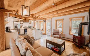 Three-bedroom farmhouse in downtown East Burke - Image 2