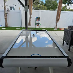 Riverside Downtown: Cozy Home with Fire pit&Games - Image 5