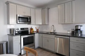 Bright & Airy 2 Bedroom Apartment in Buffalo, NY - Image 4