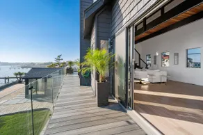 Black Swan- Beachfront Home with Year-Round Jacuzzi - Image 5