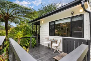Emerald Beach Eucalyptus Cottage - Stay 3 & Save - Image 5