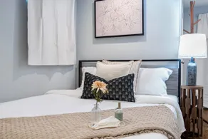 Stylish Lower Unit | 8 Mins to Ferry Terminal - Image 4