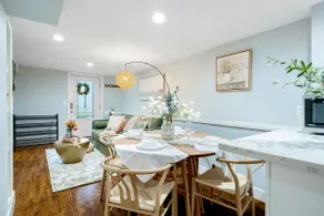 Stylish Lower Unit | 8 Mins to Ferry Terminal - Image 2