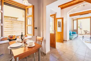 Maison de ville médiévale, jardin-barbecue et terrasse, une connexion Wi-Fi gratuite, tous accessibles à pied - Image 5