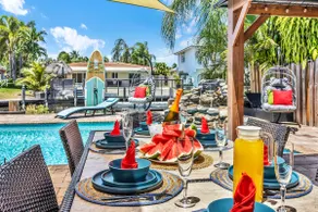 Enjoy Sunny days-PooLSide Swim‑Up Bar on the Canal - Image 2