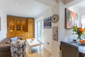 Traditional English 4 bedroom home in Greenwich - Image 5