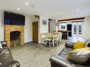 Weavers Barn Sleeps 6 With Hot Tub - Image 2