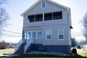 2 bedroom apartment in a very safe neighborhood - Image 4