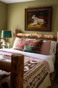 Charming, Cabin-like apt above Noon Mark Diner - Image 5