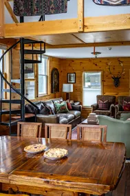 Charming, Cabin-like apt above Noon Mark Diner - Image 2