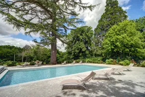 Exceptional estate with swimming pool and reception - Image 2