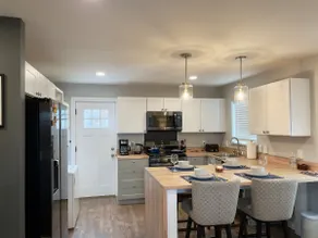 Modern home near hospital - Image 2