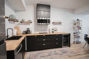 NYC Loft Inspired •12 mins to WEM •Vintage arcade - Image 2