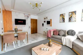 Cosy central beach home swimming pool - Image 3