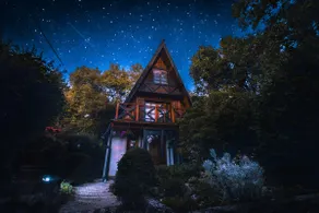 Fairytale wooden cabin at the forest with panorama - Image 4