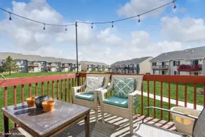Cheerful 3 bedroom townhouse with fireplace, deck - Image 5