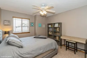 Cheerful 3 bedroom townhouse with fireplace, deck - Image 4