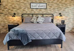 Comfy King bed, private yard and pool! - Image 2