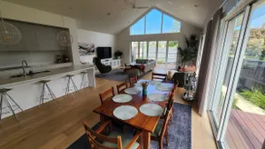 Luxury Coastal Townhouse Mornington - Image 1