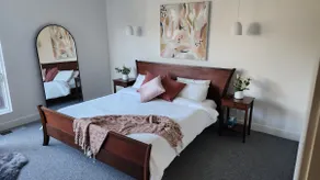 Luxury Coastal Townhouse Mornington - Image 2