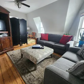 GREAT SPOT! HUGE Apt! Broadway/W End/Fed Hill - Image 2