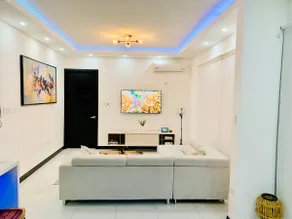 Airy 2-Bedroom Condo with a Rooftop Patio - Image 4