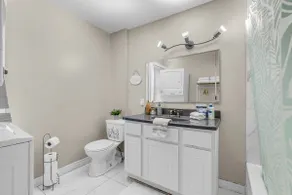 Adorable 1BR Apartment in Central Windsor - Image 2