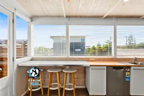 Stones Throw to Beach & Chiton Surf Club - Image 4