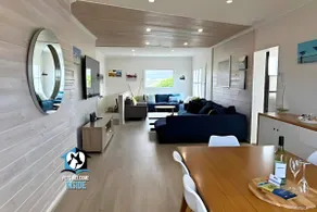Stones Throw to Beach & Chiton Surf Club - Image 2